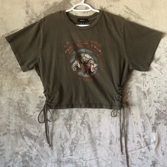 Forever 21 Women T-Shirt Size 0X “wild and free” Side Drawstrings Distressed - Picture 1 of 16